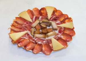 entrantes preparados en restaurante la chuleta